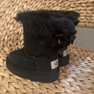 Kids black Uggs
